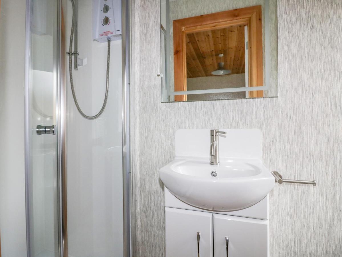 Lodge Three Труро Екстериор снимка